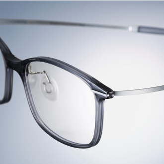 大人気のAirframe Hingelessに、βチタンを採用した大人向けの新作が登場！ 