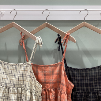 チェック柄キャミブラウス